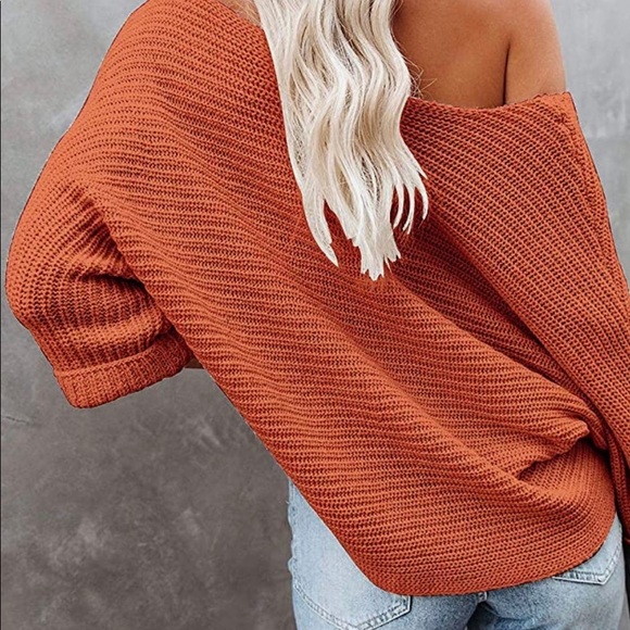 Off shoulder bat wing sleeve knot sweater - Picture 3 of 4